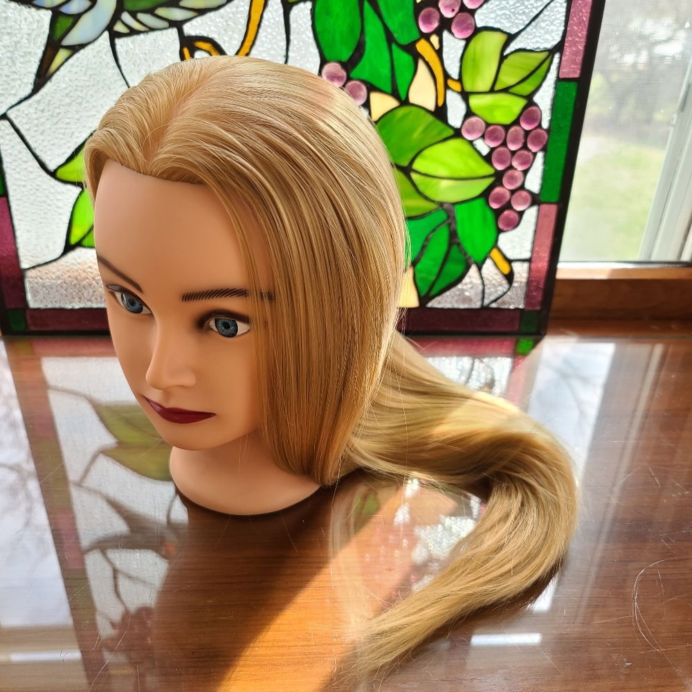 Mannequin head